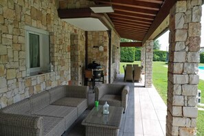 Villa, 2 slaapkamers, terras, uitzicht op tuin | Terrein van de accommodatie