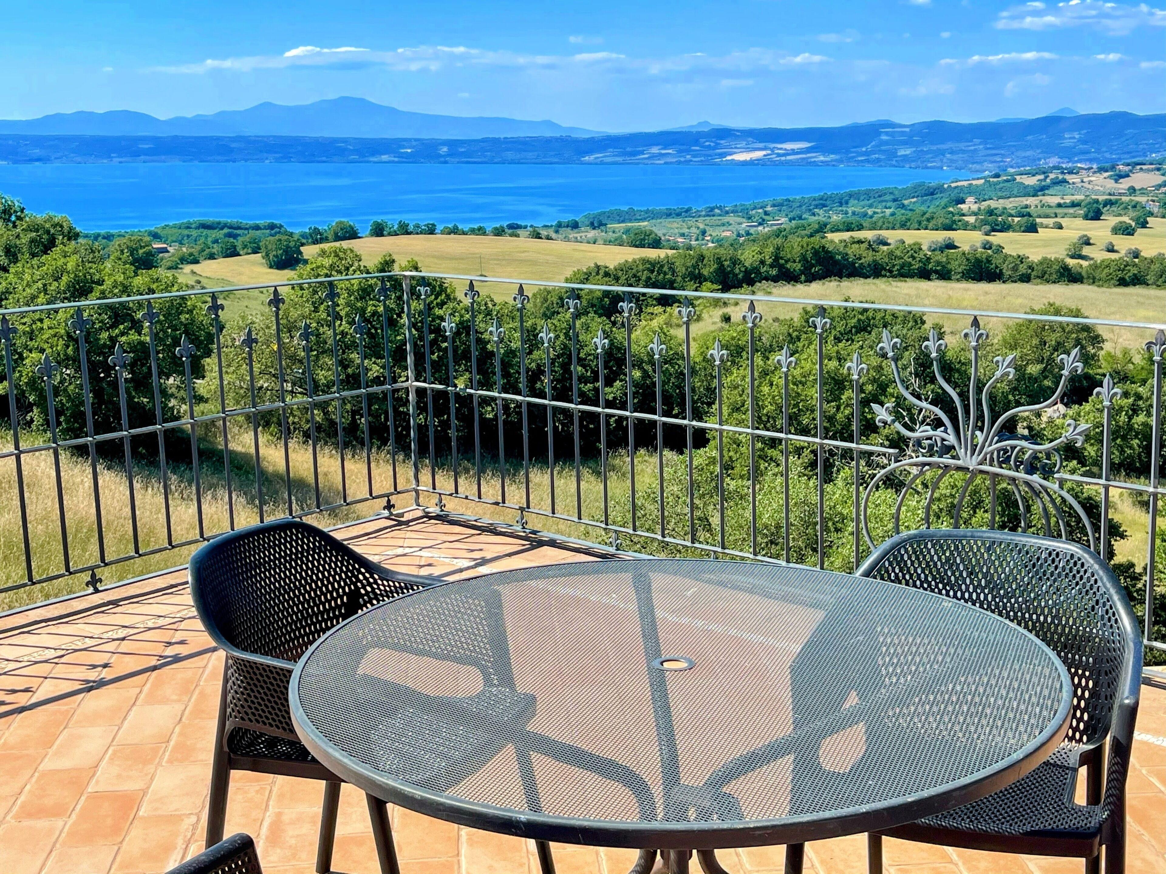 Villa, Mehrere Schlafzimmer, eigener Pool, Gartenblick | Speisen im Freien