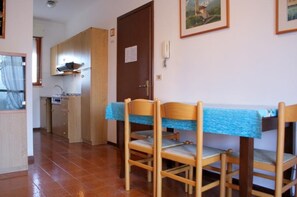 Apartment, 1 Bedroom | Dining
