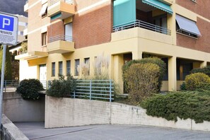 Apartment, 2 Bedrooms, Accessible, Smoking | Exterior