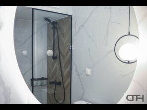 Studio, 1 Bedroom, Accessible, City View | Bathroom