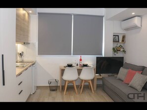 Apartment, 1 Bedroom, Accessible, City View | Living area | Books