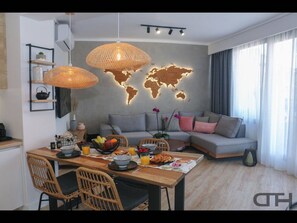 Apartment, 2 Schlafzimmer, barrierefrei, Balkon | Esszimmer