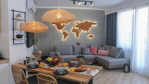 อพาร์ทเมนท์, 2 ห้องนอน, พร้อมสิ่งอำนวยความสะดวกสำหรับผู้พิการ, ระเบียง | ห้องรับประทานอาหาร