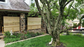 Apartment, 1 Bedroom, Patio | Property grounds