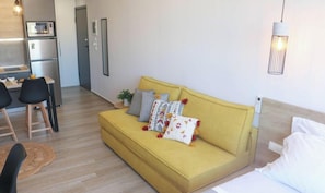 Studio, 1 Schlafzimmer, barrierefrei, Stadtblick | Wohnbereich
