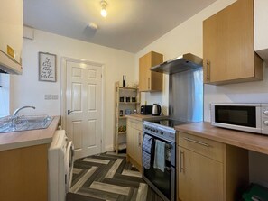 Appartamento | Cucina privata | Frigorifero, microonde, forno, piano cottura