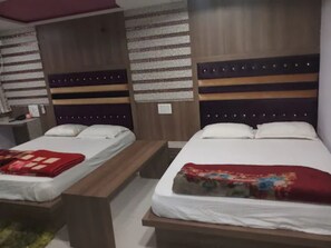 Free WiFi, bed sheets