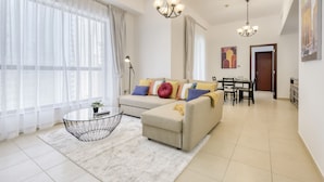 Living room - Maison Privee - Sun & Sand at Dubai’s Famous JBR Beach (Dubai)