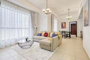 Living room - Maison Privee - Sun & Sand at Dubai’s Famous JBR Beach (Dubai)