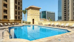 Outdoor pool - Maison Privee - Sun & Sand at Dubai’s Famous JBR Beach (Dubai)