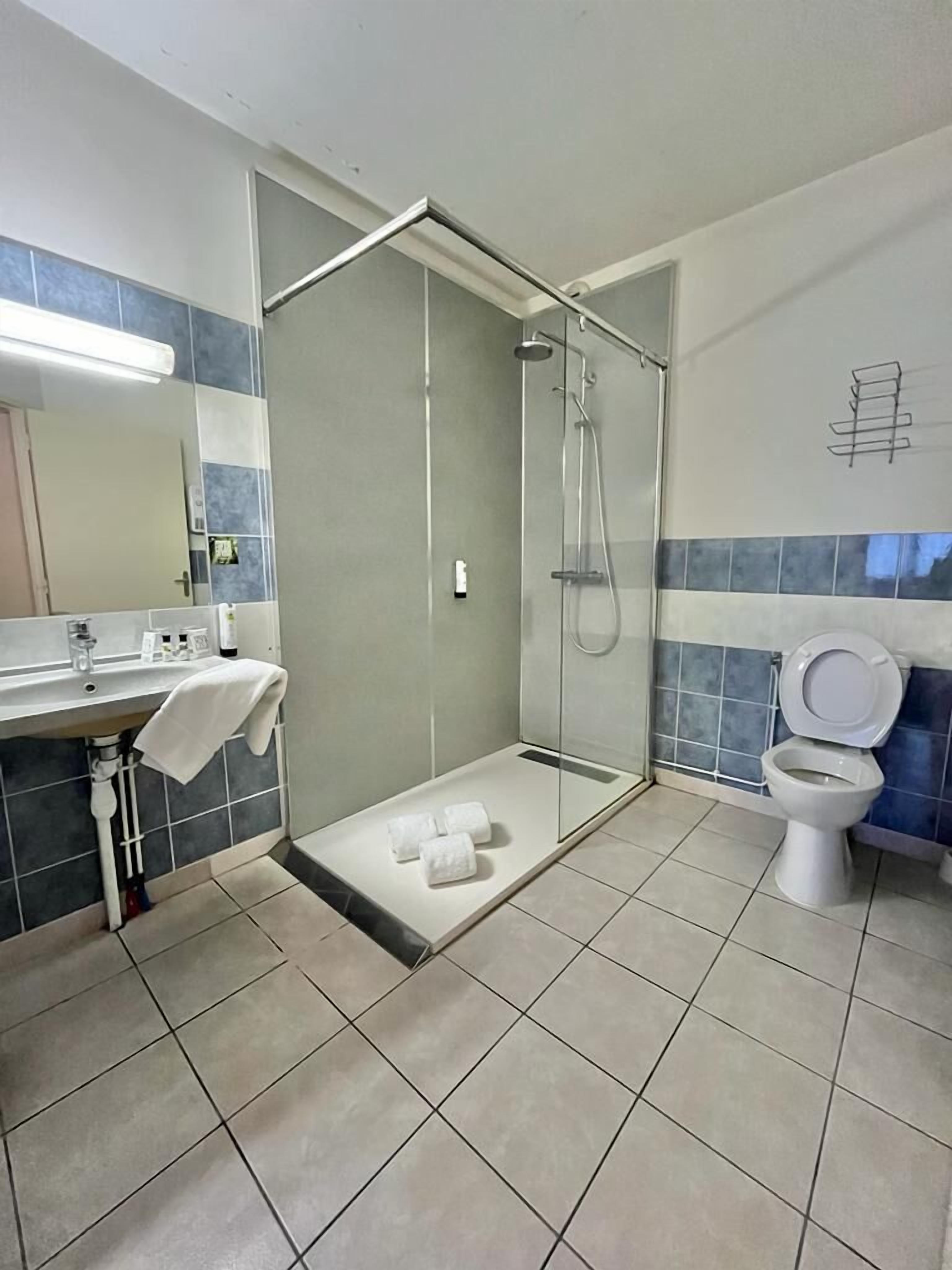 family room | 1 bedroom, premium bedding, desk, laptop workspace