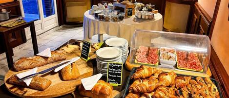 Tägliches Frühstücksbuffet gegen Gebühr