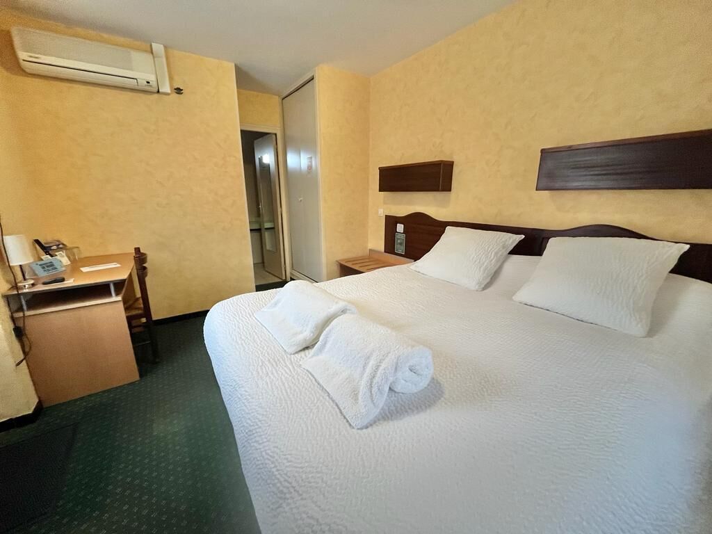 economy room | 1 bedroom, premium bedding, desk, laptop workspace