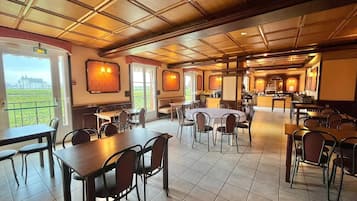 Daily buffet breakfast (EUR 13.5 per person)