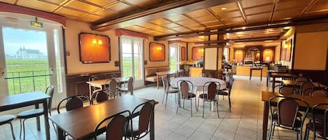 Daily buffet breakfast (EUR 13.5 per person)