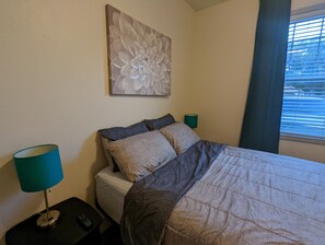 1 dormitorio, tabla de planchar con plancha, cuna de viaje y wifi gratis
