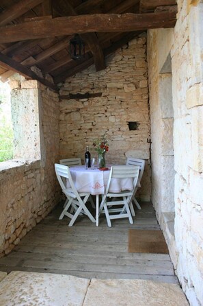 Outdoor dining - ***Typical detached house with swimming pool and garden LA TUILE A LOUPS*** (Belmont-Sainte-Foi)