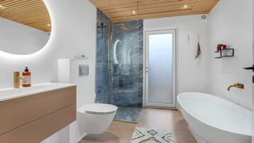 Combined shower/bathtub
