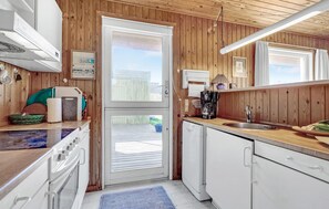Fridge, stovetop, dishwasher, coffee/tea maker - Cozy home in Haderslev with WiFi (Haderslev)