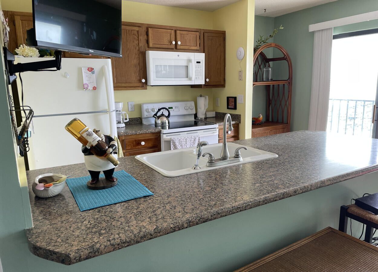 DISCOUNTED RATES FOR AUGUST!! BOOK NOW!!
Ocean View 10th-floor condo. Steps from