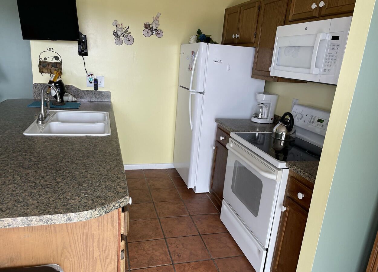 DISCOUNTED RATES FOR AUGUST!! BOOK NOW!!
Ocean View 10th-floor condo. Steps from