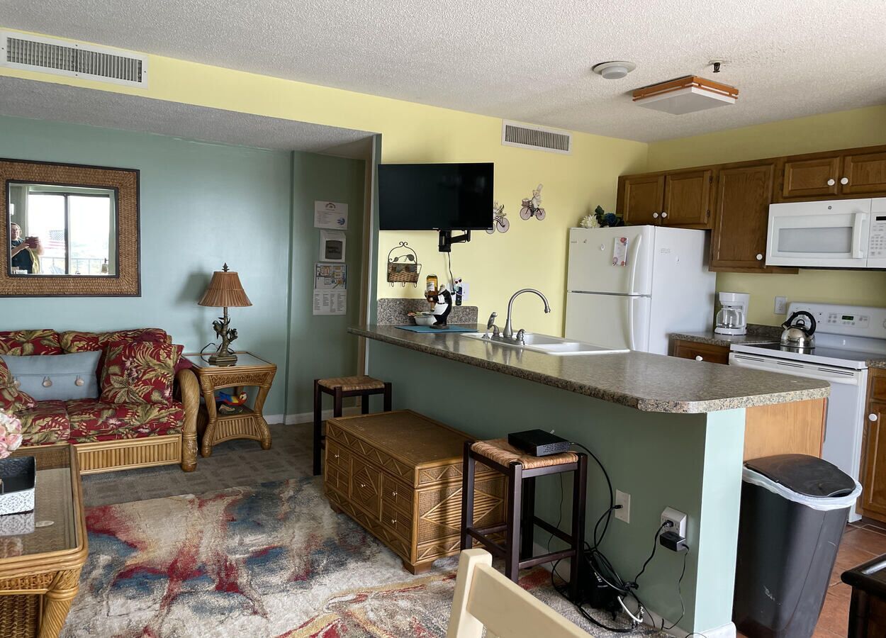 DISCOUNTED RATES FOR AUGUST!! BOOK NOW!!
Ocean View 10th-floor condo. Steps from