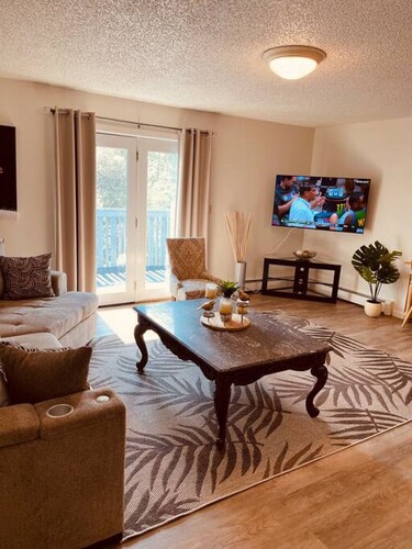 Lovely Clean  Bright top floor unit Coin Op Laundry