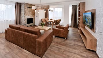 Deluxe Apartment | Living area | 40-inch flat-screen TV with satellite channels, TV, heated floors