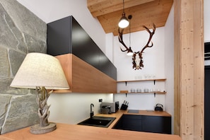 Junior-Apartment | Eigene Küche | Kühlschrank, Mikrowelle, Herdplatte, Geschirrspüler