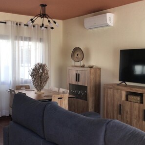 Smart TV, fireplace - Olivar, Magnificent private urbanization in the Sierra de Sevilla, leisure options (El Ronquillo)