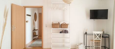 1 slaapkamer, een bureau, een strijkplank/strijkijzer, gratis wifi