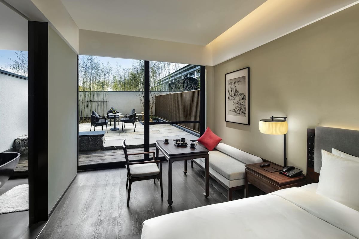 Deluxe Room, 1 King Bed, Garden Area