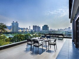 华丽客房, 1 张特大床, 湖景 | 免费 WiFi、床单