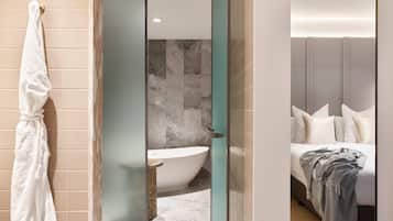 Junior Suite, 1 King Bed | Minibar, in-room safe, desk, blackout curtains