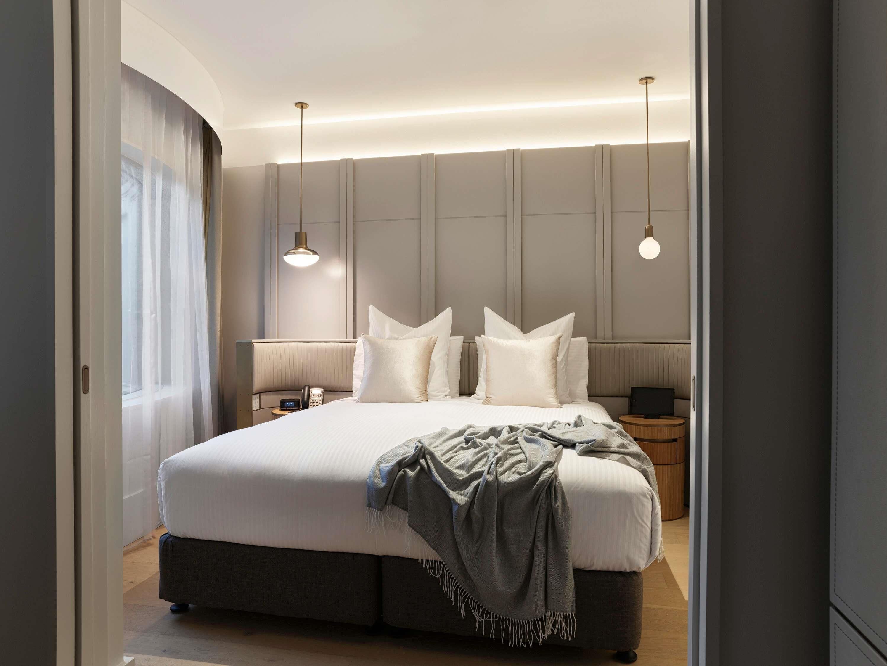 Deluxe Suite (Luxury) | Minibar, in-room safe, desk, blackout curtains