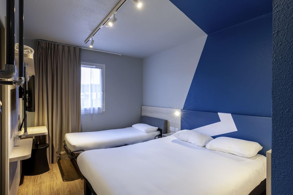 Standard Double Room, Multiple Beds | Hypo-allergenic bedding, individually decorated, individually furnished
