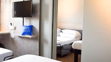 Habitación familiar, varias camas | Ropa de cama hipoalergénica y decoración personalizada