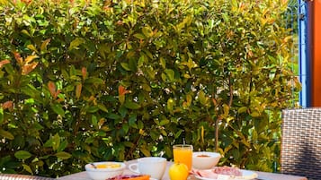 Päivittäinen buffetaamiainen (11.50 EUR per henkilö)