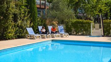 Seasonal outdoor pool, open 9:00 AM to 10:00 PM, pool loungers
