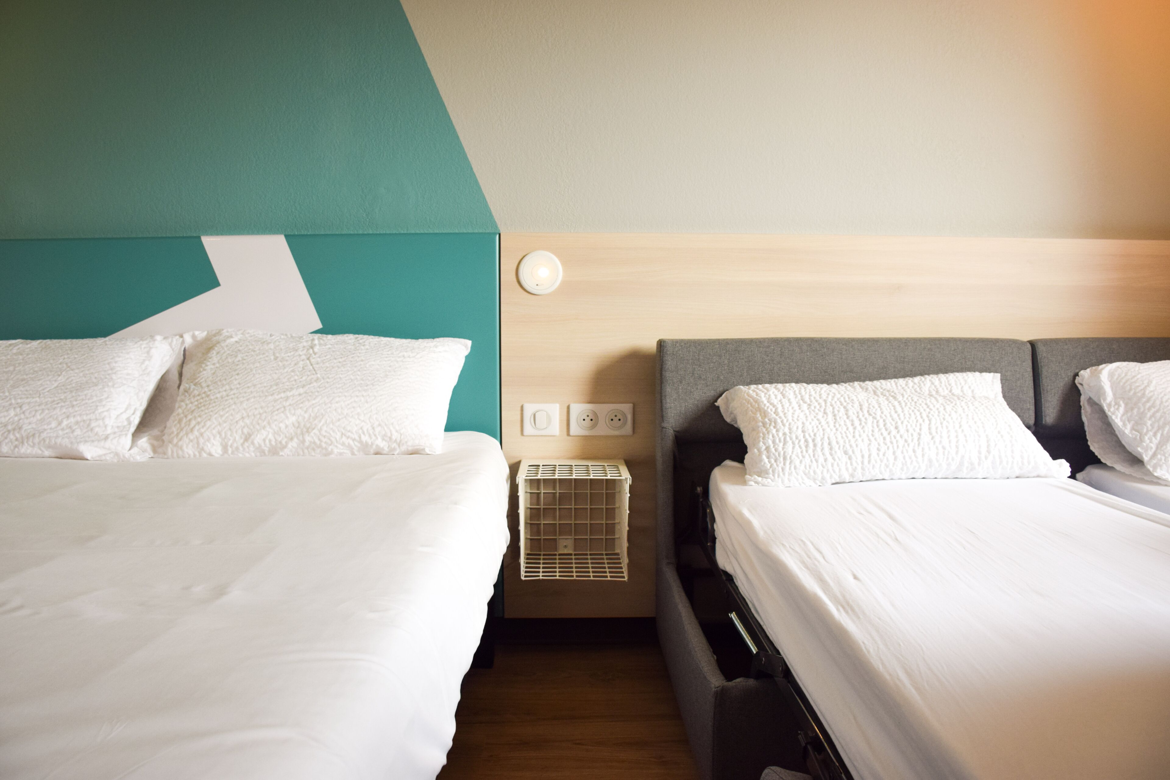 family room, multiple beds | hypo-allergenic bedding, individually decorated, individually furnished