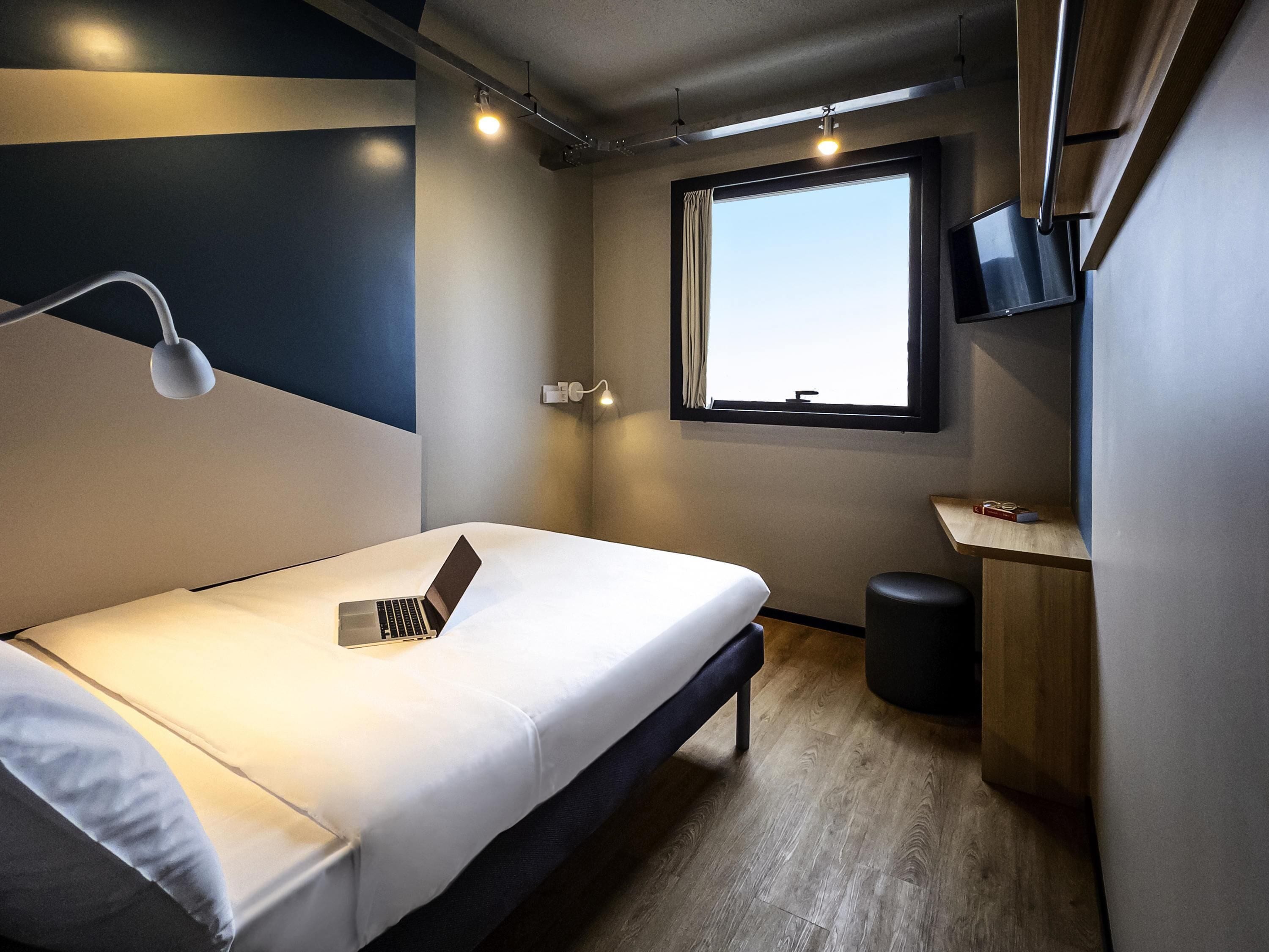 免费 WiFi、床单