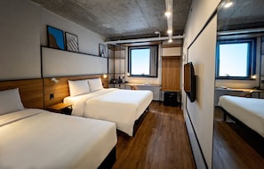 Quarto standard, 2 camas de solteiro | Frigobar, cofres nos quartos, escrivaninha