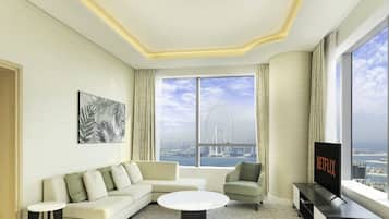 Apartamento Deluxe | Zona de estar | Smart TV de 55 pulgadas con canales por cable, una televisión