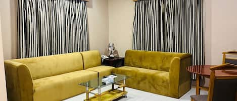 Deluxe Room | 1 bedroom, down comforters, desk, free WiFi
