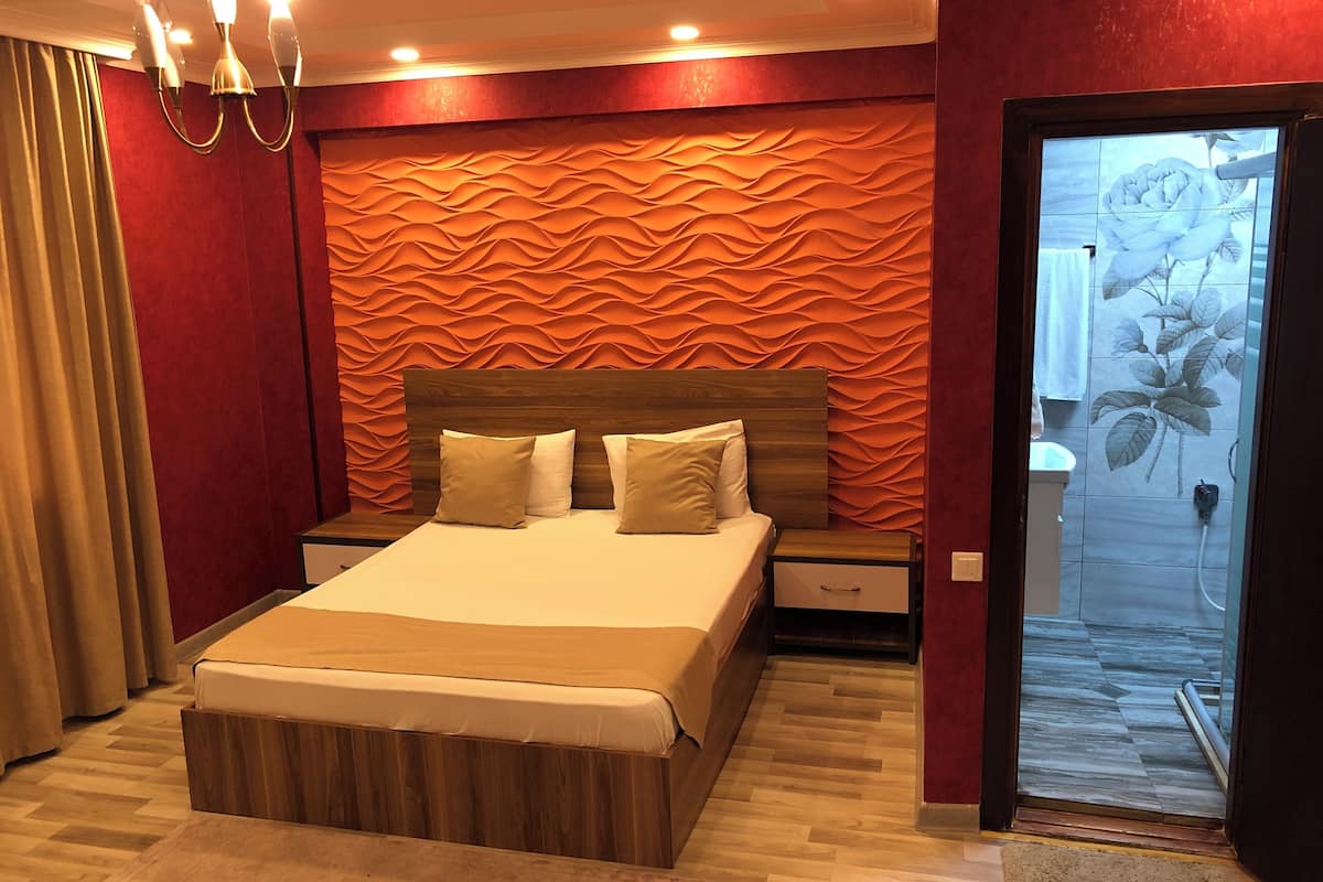 Ropa de cama de alta calidad, camas con pillow-top y minibar
