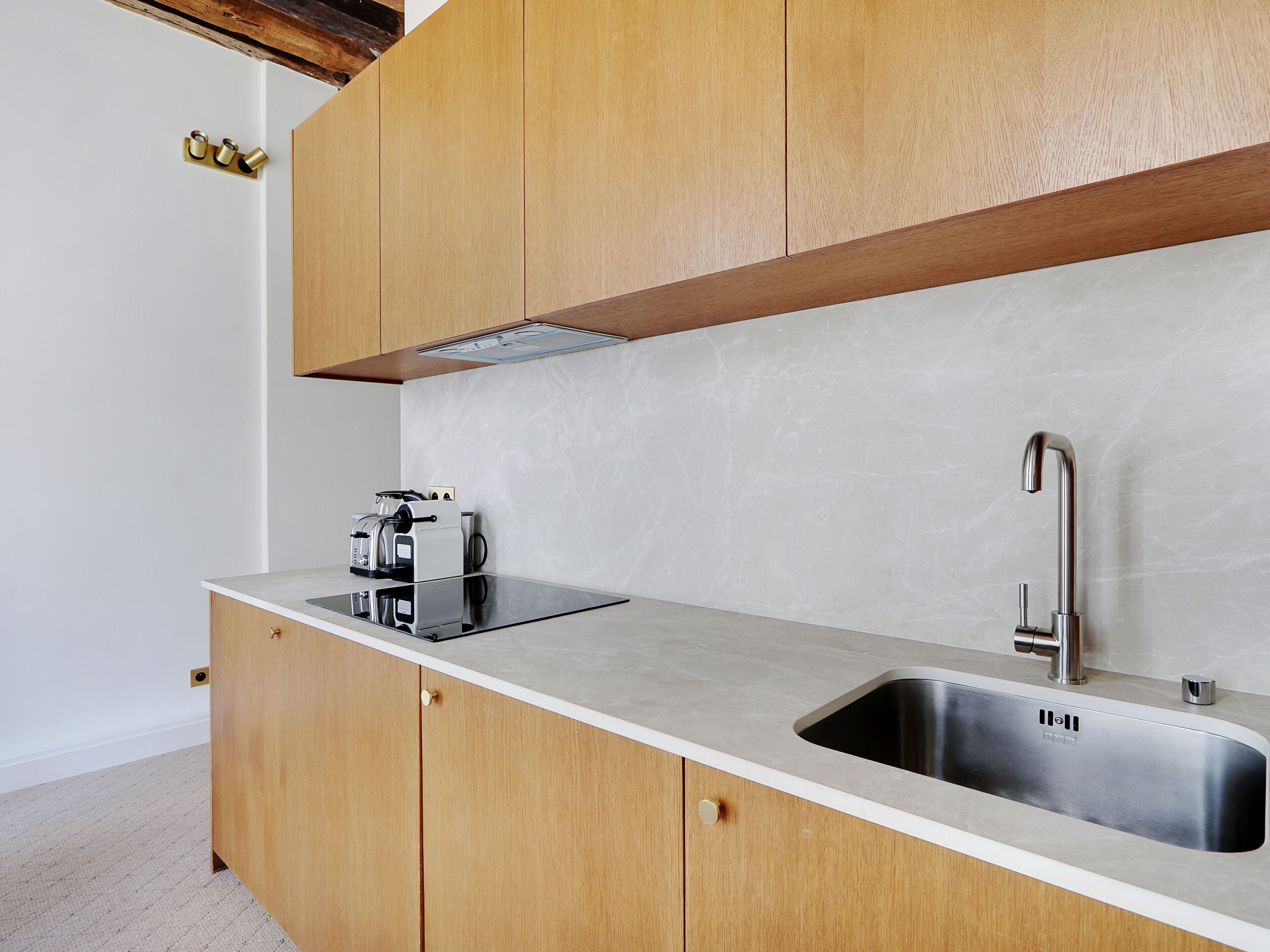 A Dazzling 1-BR in Louvre