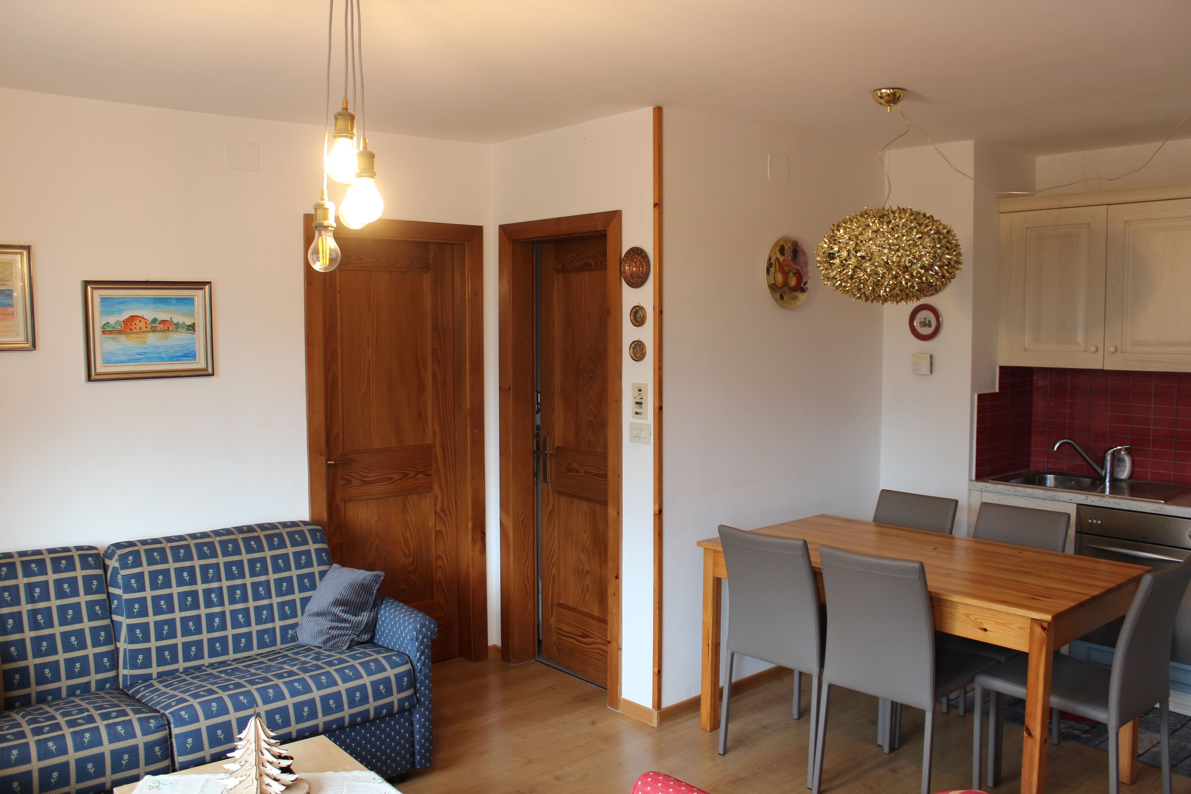 Apartment, 1 Queen-Bett und Schlafsofa | Wohnzimmer | 30-Zoll-Fernseher mit Kabelempfang