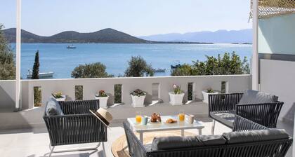 Beachfront luxury apartment with stunning views