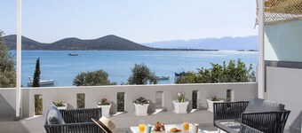 Beachfront luxury apartment with stunning views